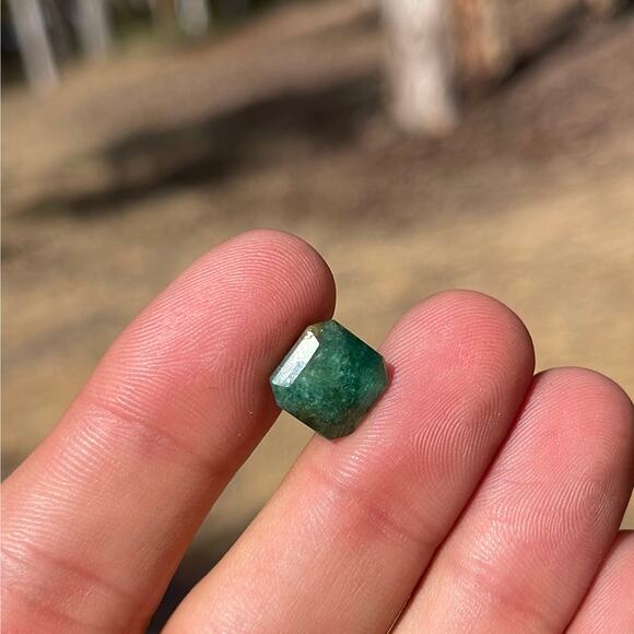 6 Carat Emerald - Picture 4 of 8